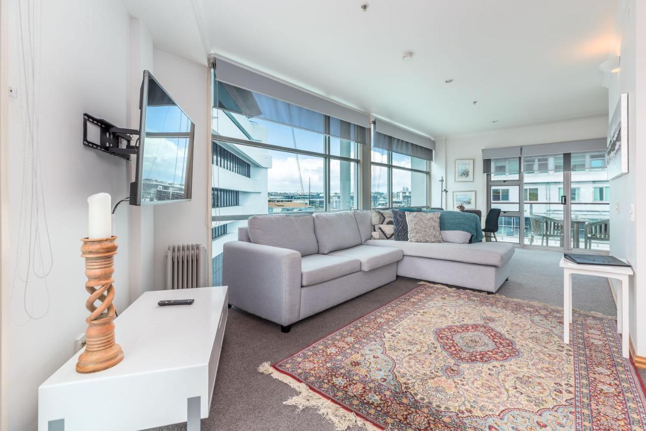 Appartement Stunning Waterfront Location With Huge Balcony! à Auckland Extérieur photo