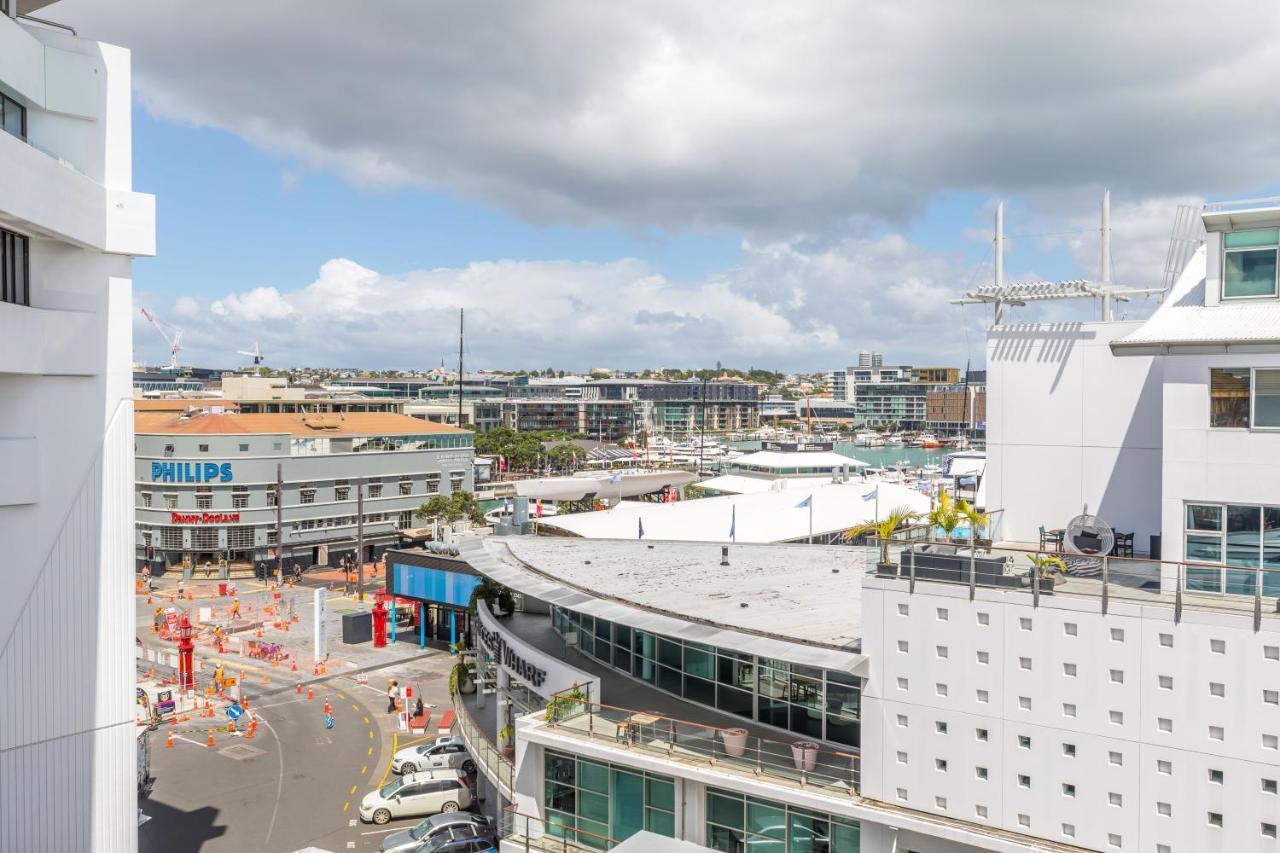 Appartement Stunning Waterfront Location With Huge Balcony! à Auckland Extérieur photo